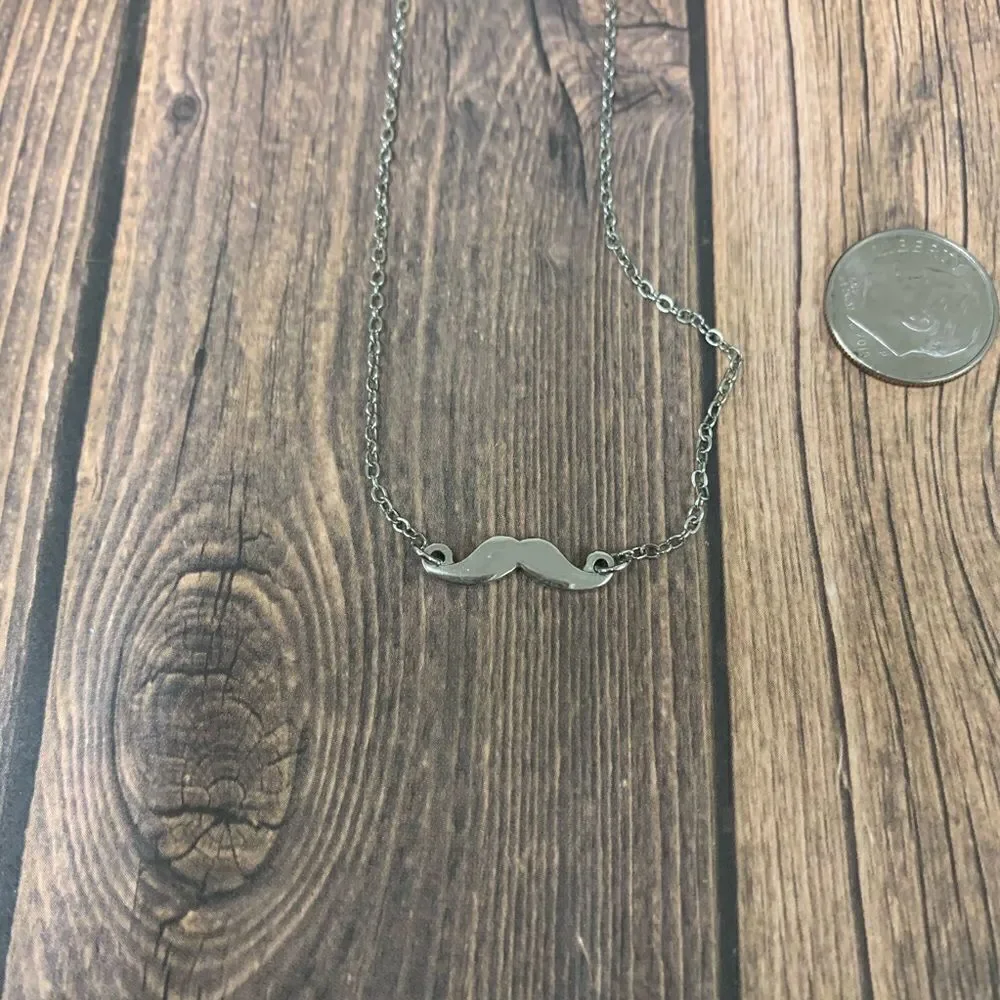 Dainty Mustache Necklace‎
